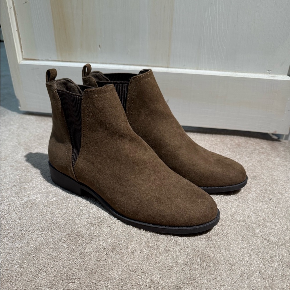 Chelsea boots